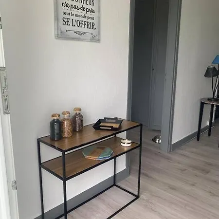 Flat Apartment *